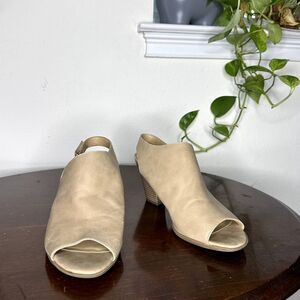 Naturalizer Teagan Slingback Heels Beige Size 9M Peep Toe Sandals Comfort